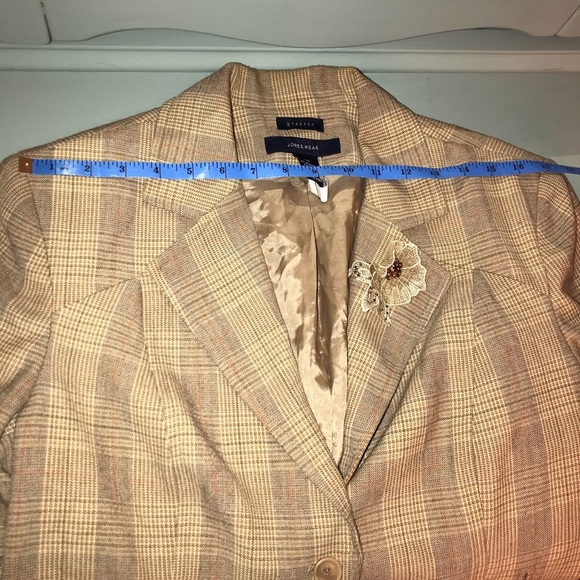 Vintage Brown plaid stretch blazer with removable flower - Picture 8 of 8